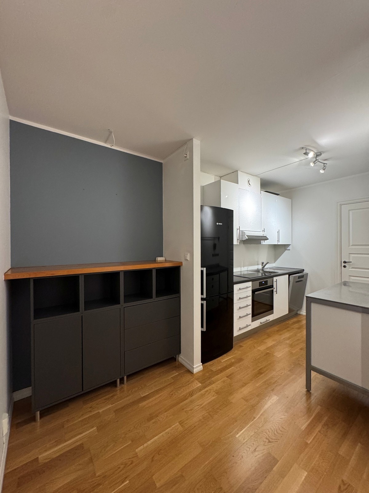 Gjennomgående parkett. Hvitevarer medfølger. Galleribilde