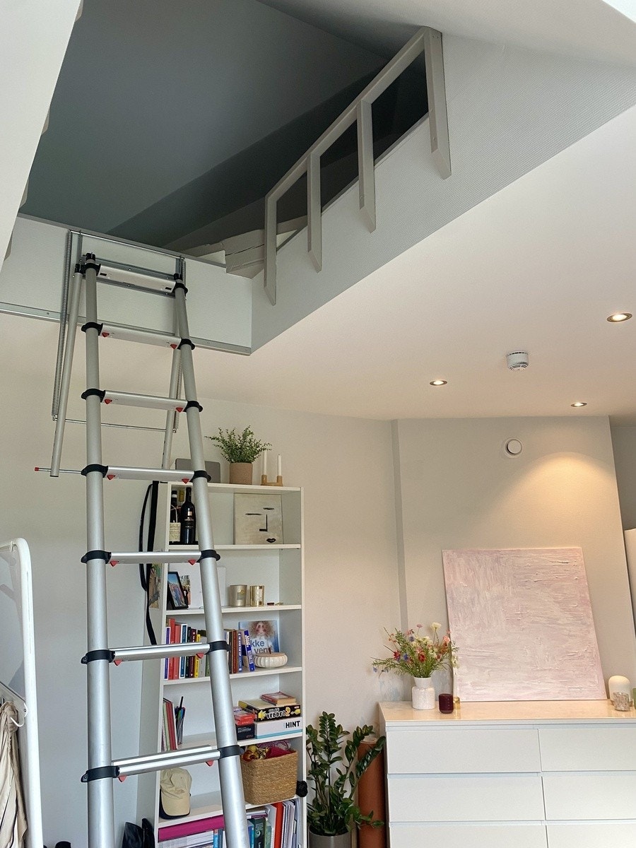 Leiligheten har hems med tilgang via fastmontert, sammenslåbar stige. Galleribilde