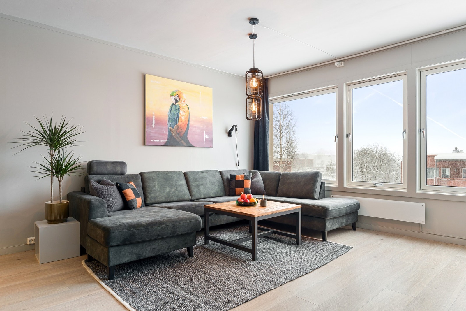 Leiligheten er på 84 kvm med en praktisk planløsning og store oppholdsrom. Galleribilde