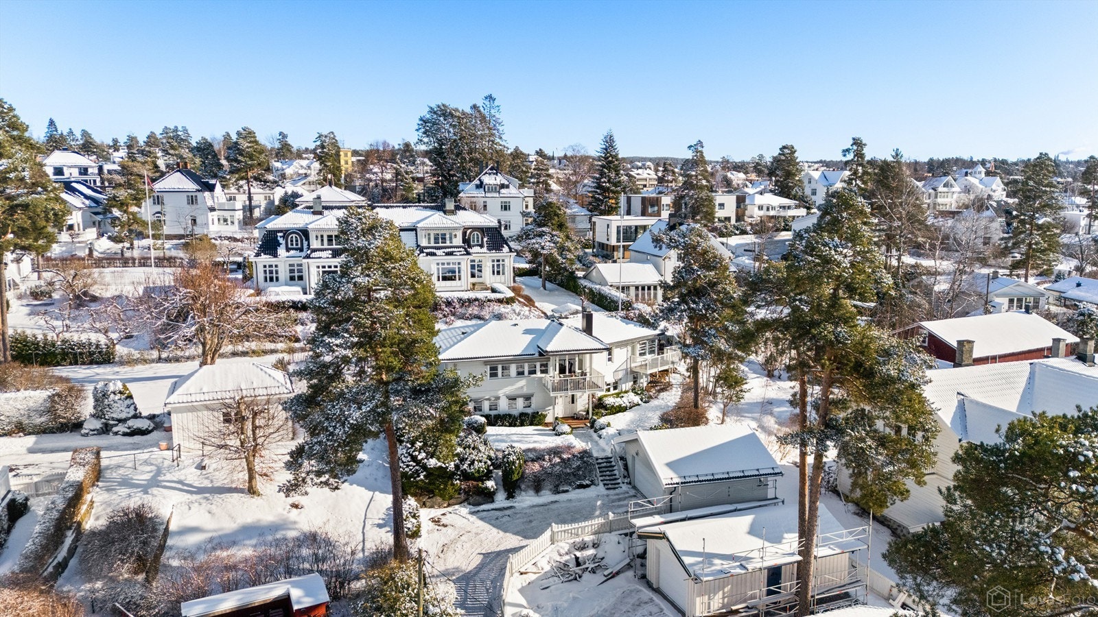 Fra eiendommen er kort vei til bl.a. Nordstrand skole, kollektivstransport og servicetilbud på Sæter Galleribilde
