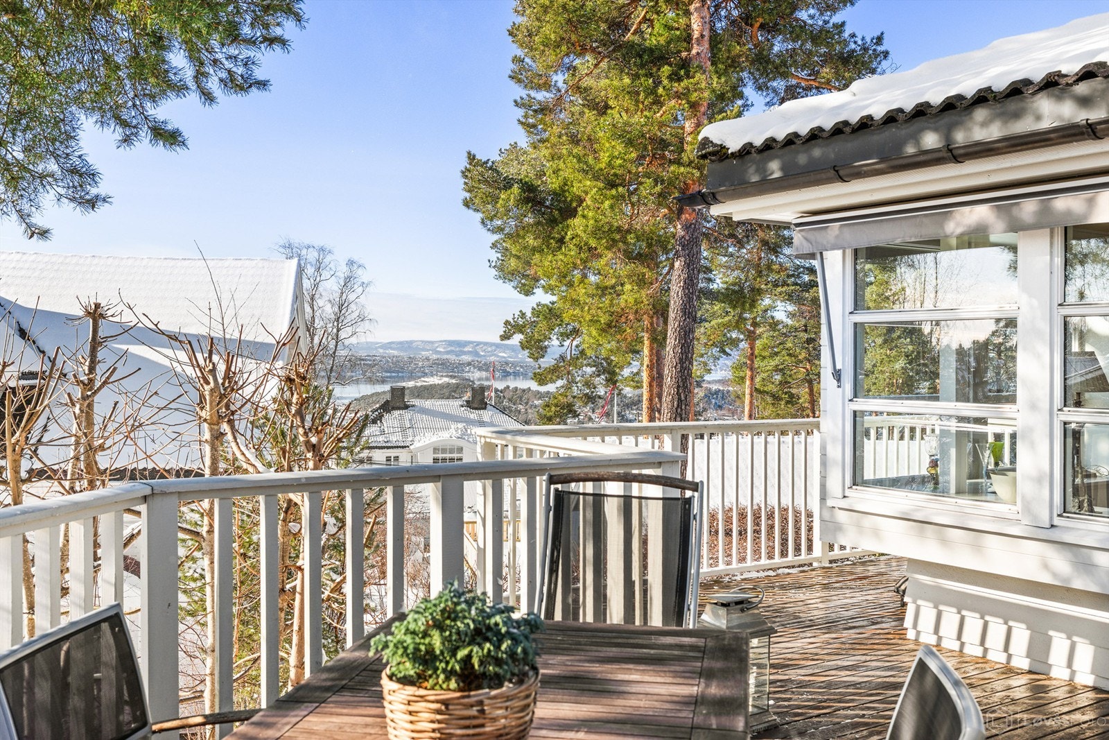 Nor fjordutiskt fra terrassen Galleribilde