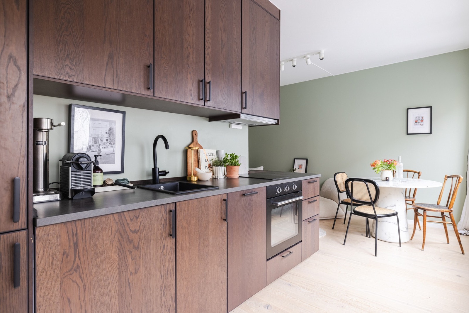 Nytt rålekkert kjøkken ble montert i 2024/2025. Galleribilde