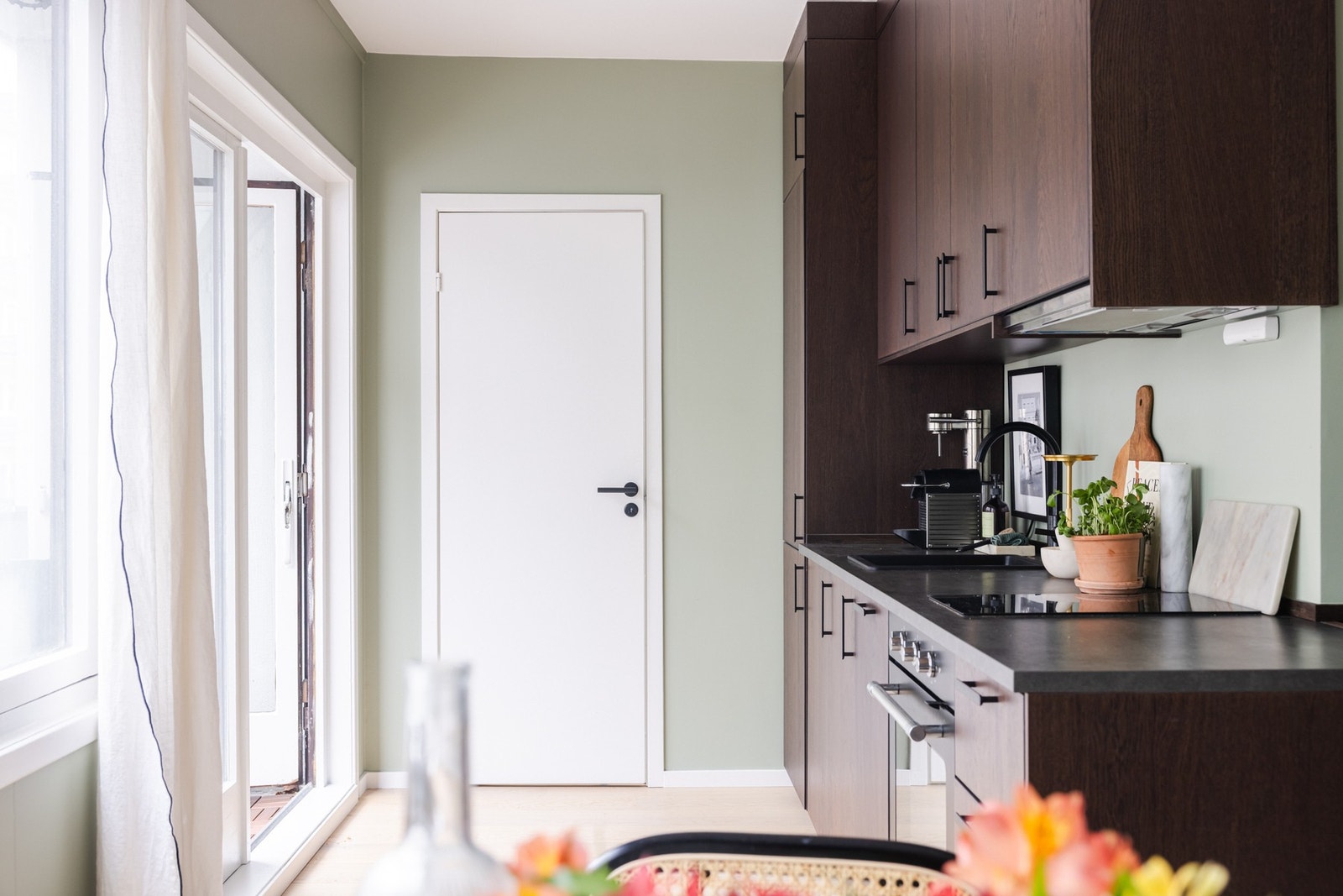 Adkomst til soverom fra kjøkken. Galleribilde