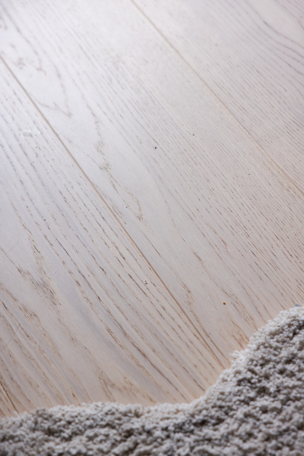 Alle gulvflater er belagt med en pen og lys enstavs parkett. Galleribilde