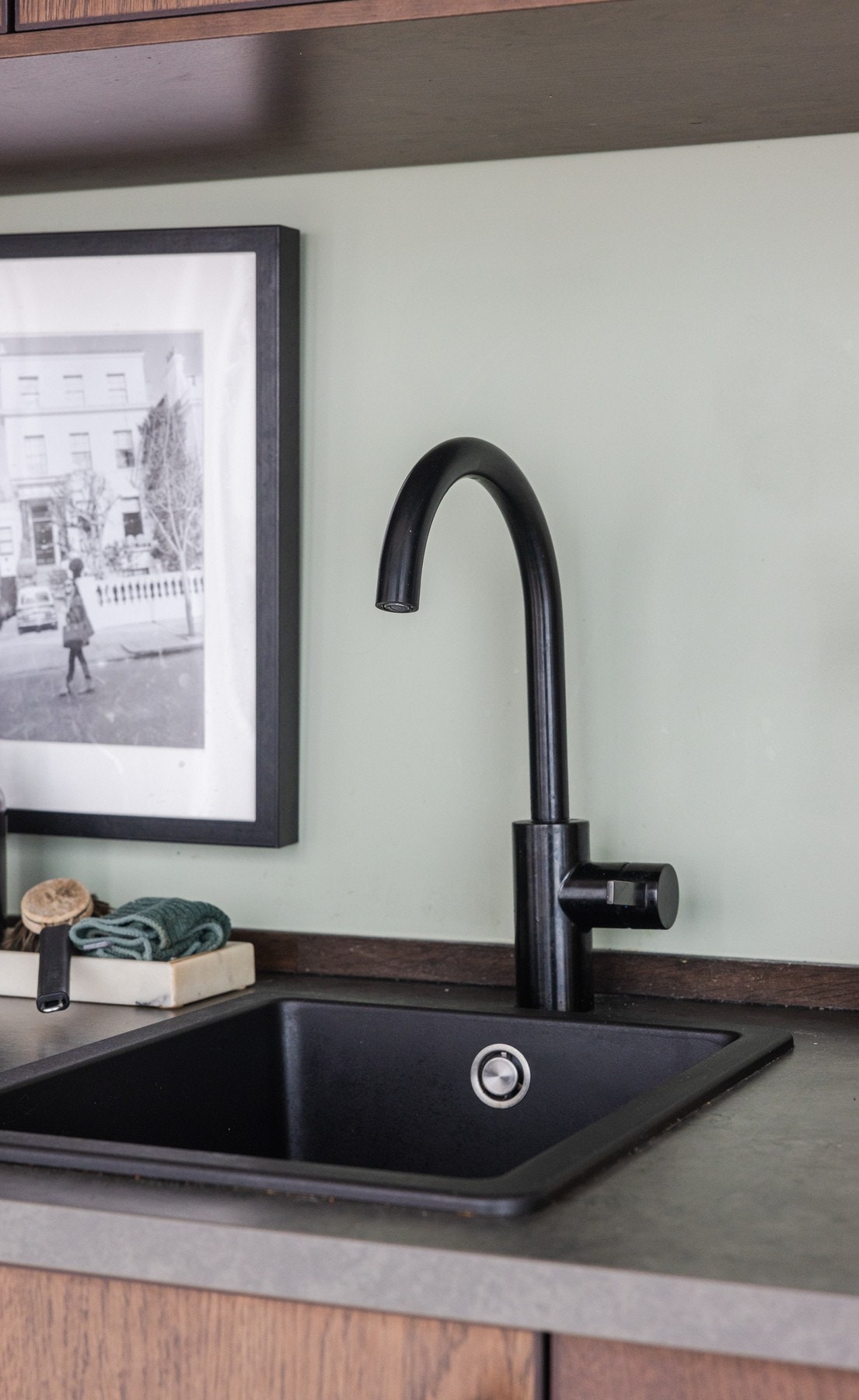 Oppvaskkum av kvartskompositt med 1-greps armatur. Galleribilde