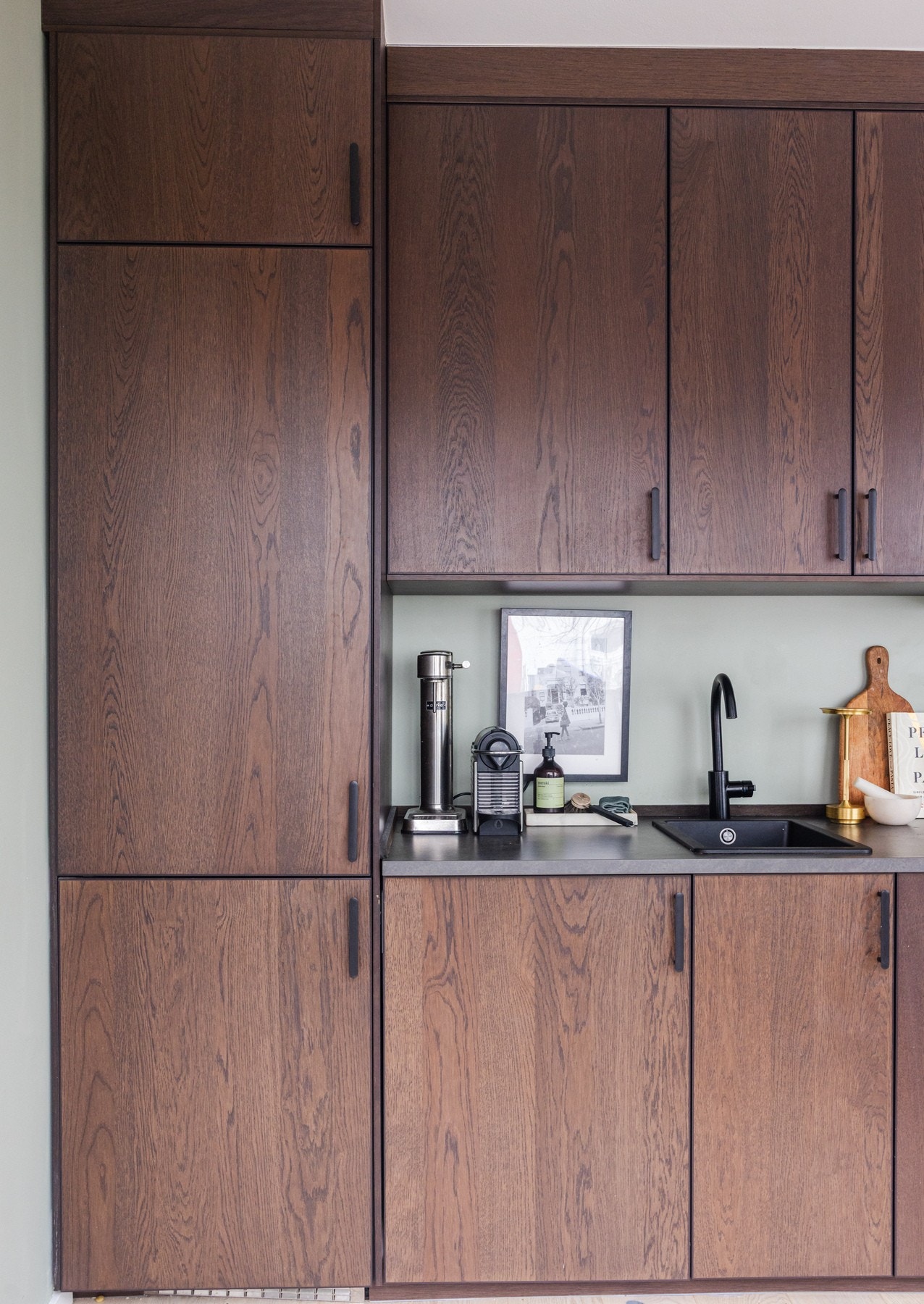 Rålekker kjøkkeninnredning med glatte fronter. Galleribilde