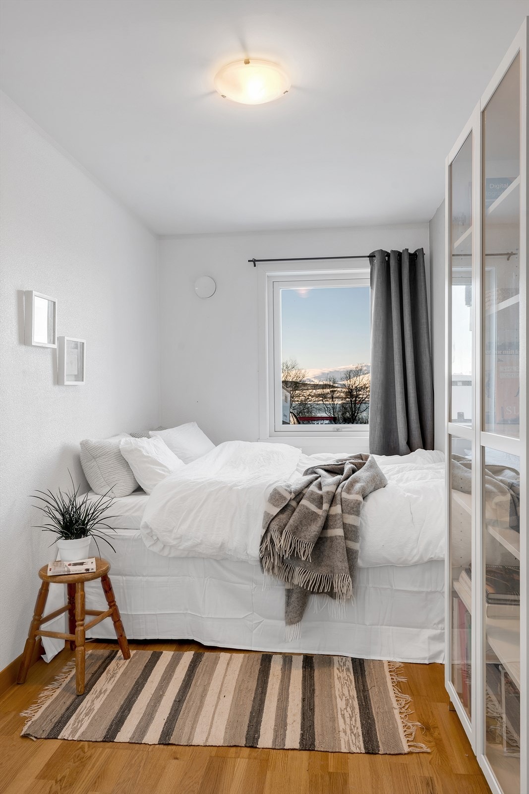 Soverom 3- også av god størrelse, samt gjennomført i et lyst fargevalg. Galleribilde