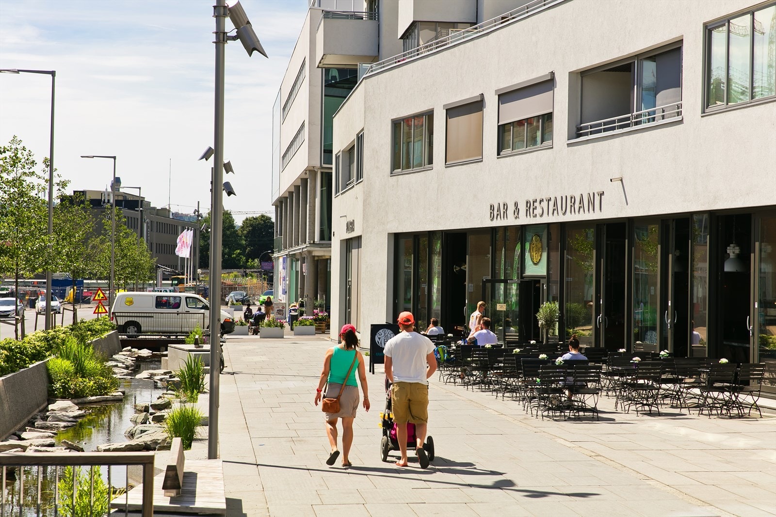 Området er i stor utvikling, det er et godt utvalg av restauranter og dagligvarebutikker i nærheten. Galleribilde