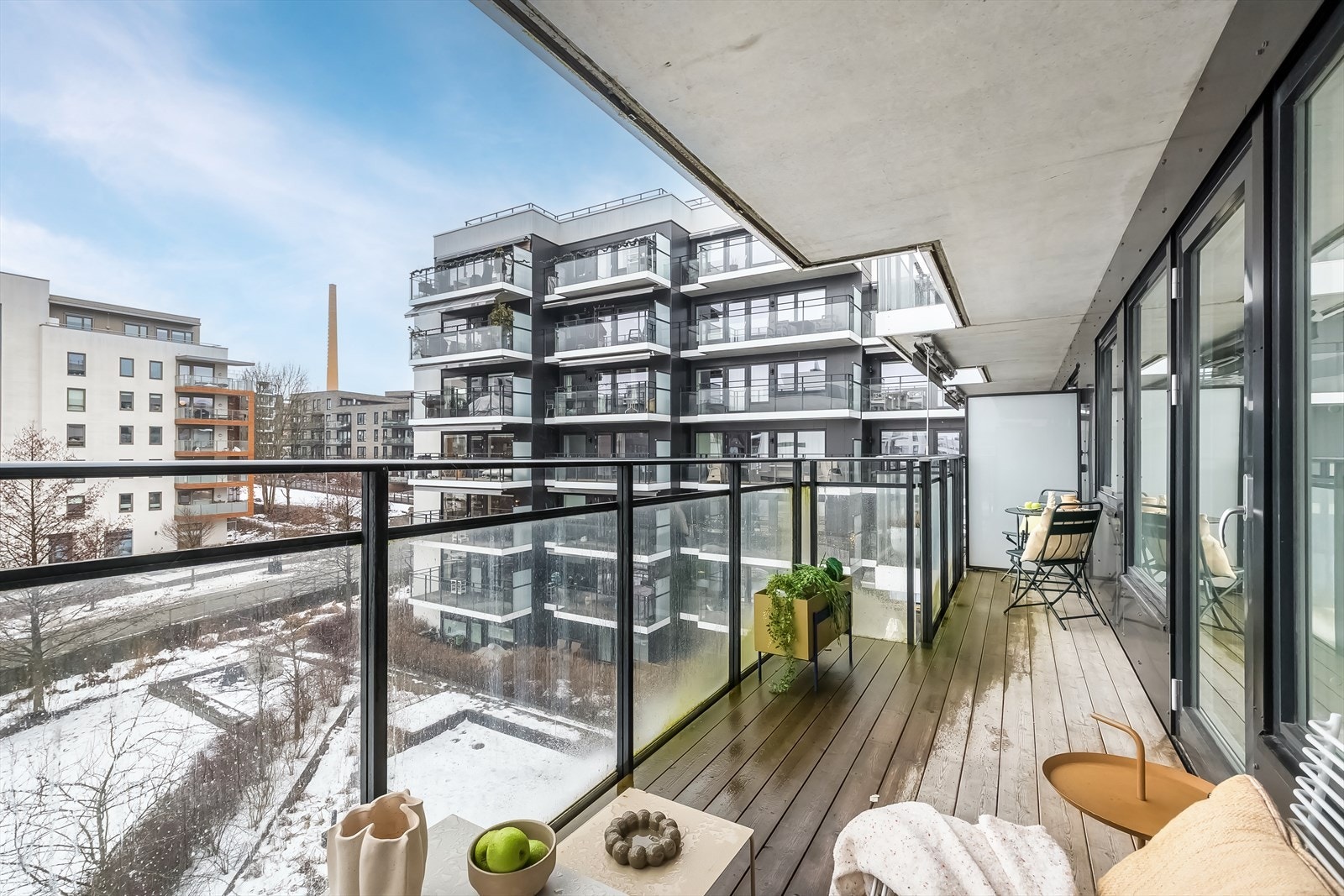 På balkongen er det plass til sittegruppe, grill m.m. Galleribilde