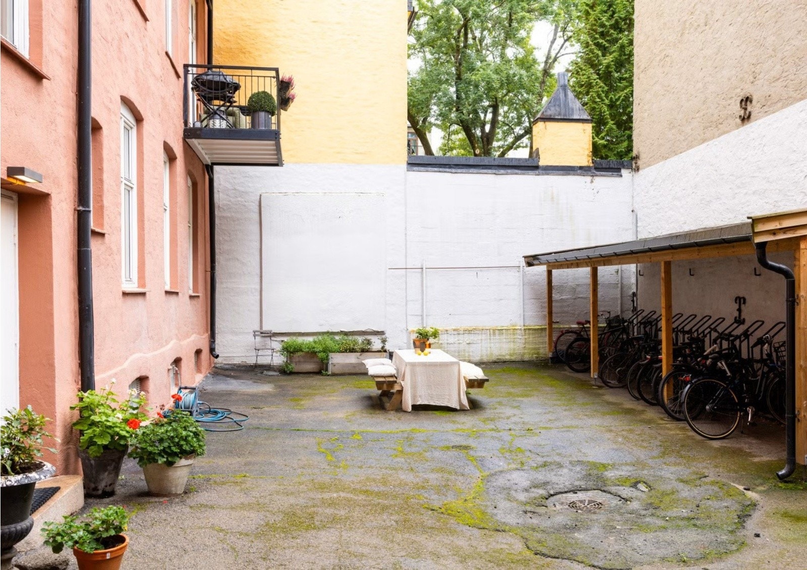 Eierseksjonssameiet Schøningsgate 7 består av 20 seksjoner hvorav 18 er boligseksjoner og 2 er næringsseksjoner Galleribilde