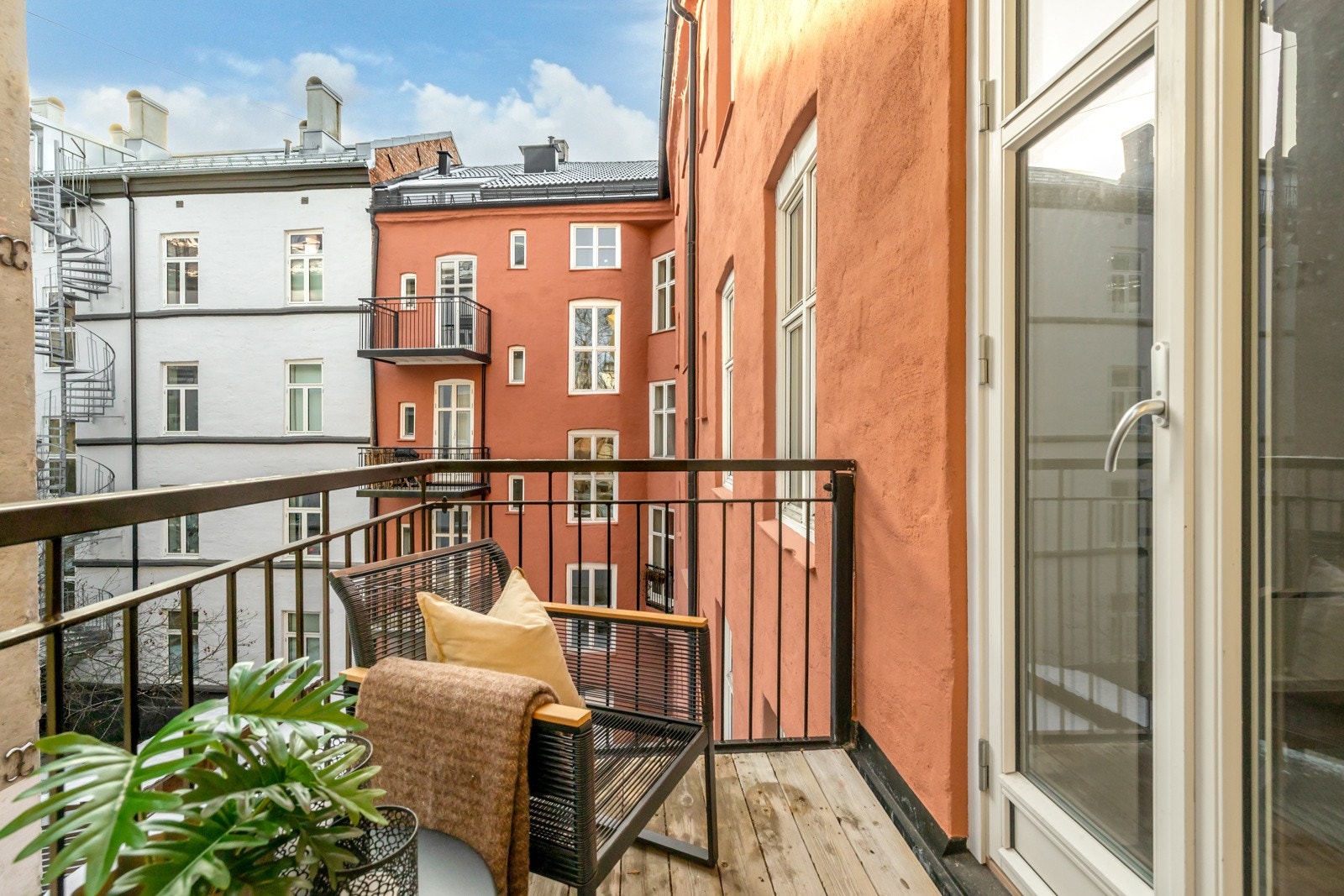 Leilighetens balkong har utgang fra hovedsoverom og er på ca. 4 kvm Galleribilde