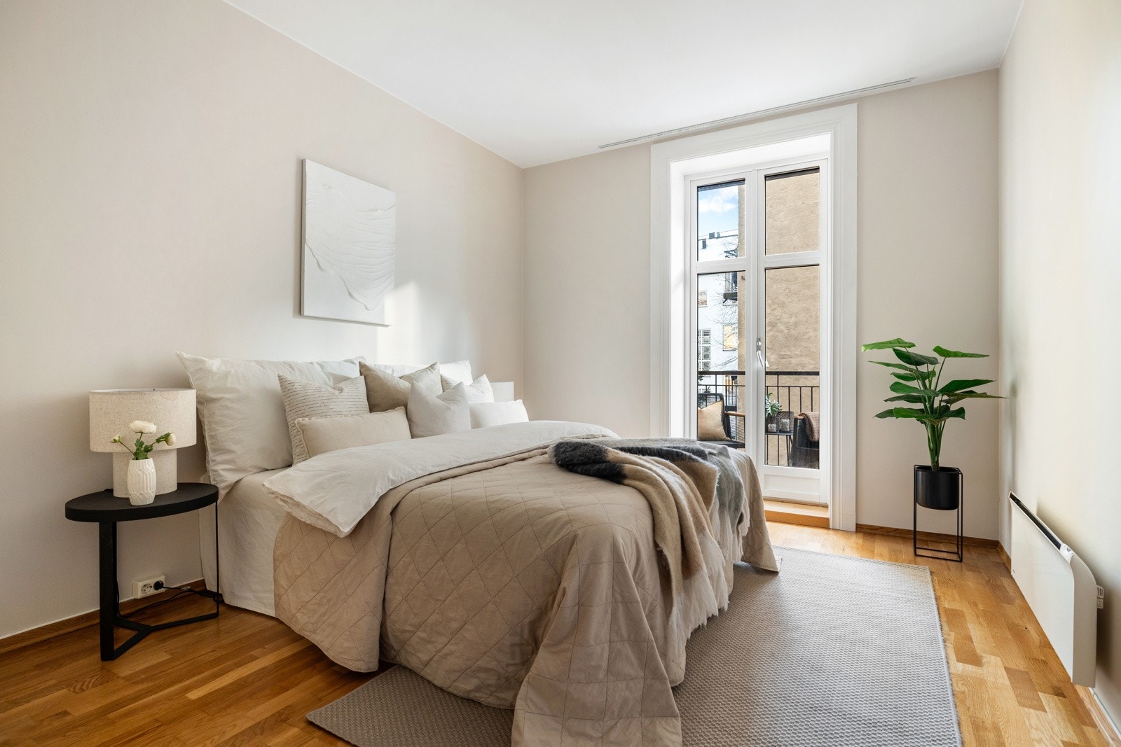 Fra hovedsoverommet er det adkomst til leilighetens balkong Galleribilde