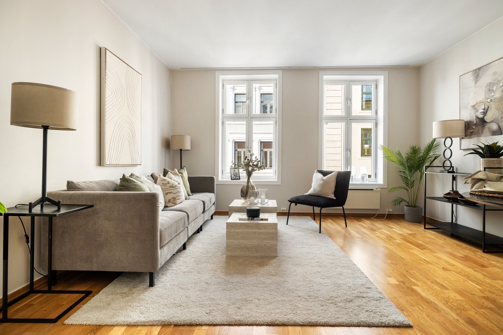 Leiligheten inneholder: Entré, stue, kjøkken, 2 soverom og bad/vaskerom Galleribilde