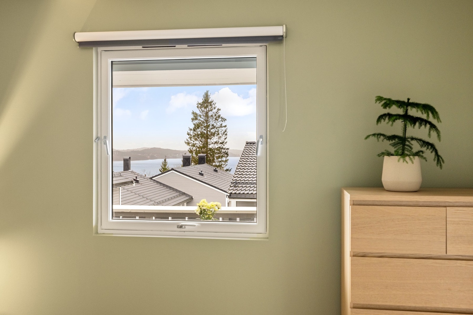 Sjøgløtt også fra soveromsvinduet! Galleribilde