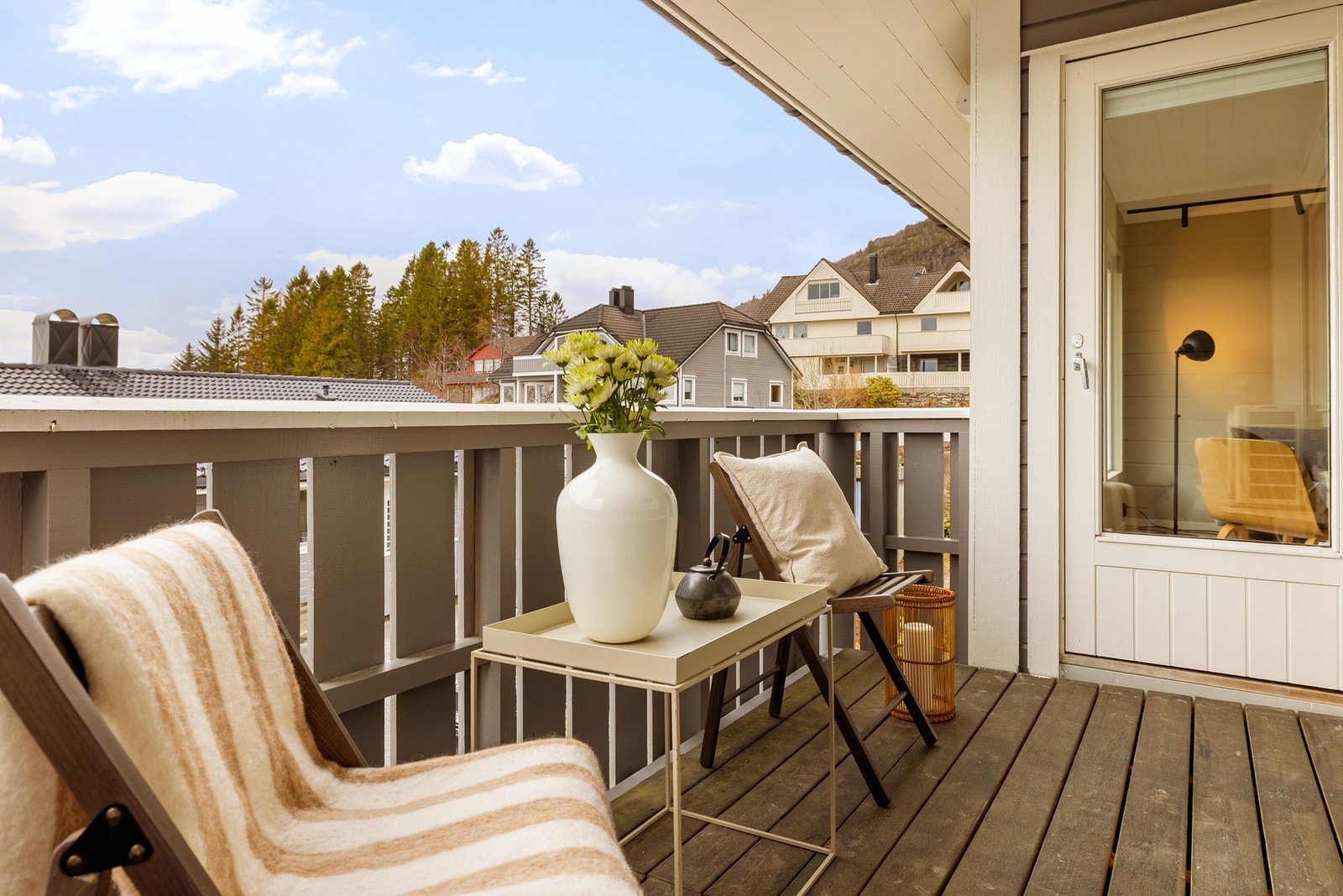 Her er det god plass til en koselig sittegruppe, slik at man kan slå seg ned og nyte fine dager. Galleribilde