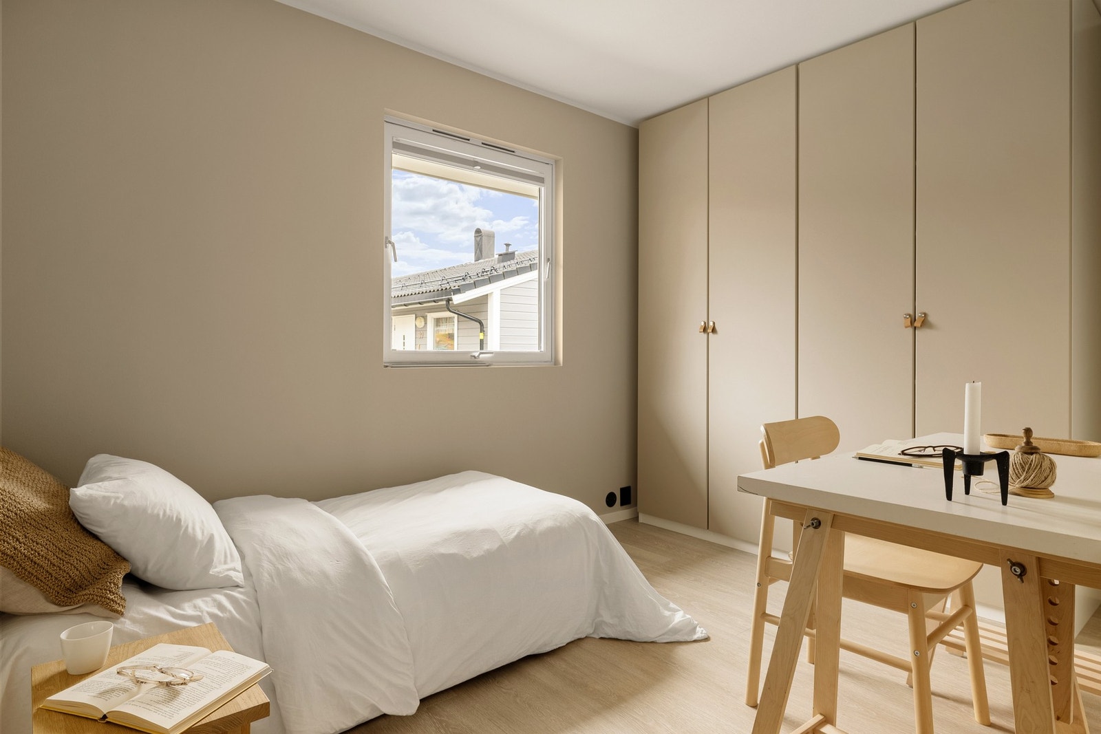 Her er det også god plass til seng og nattbord. Galleribilde