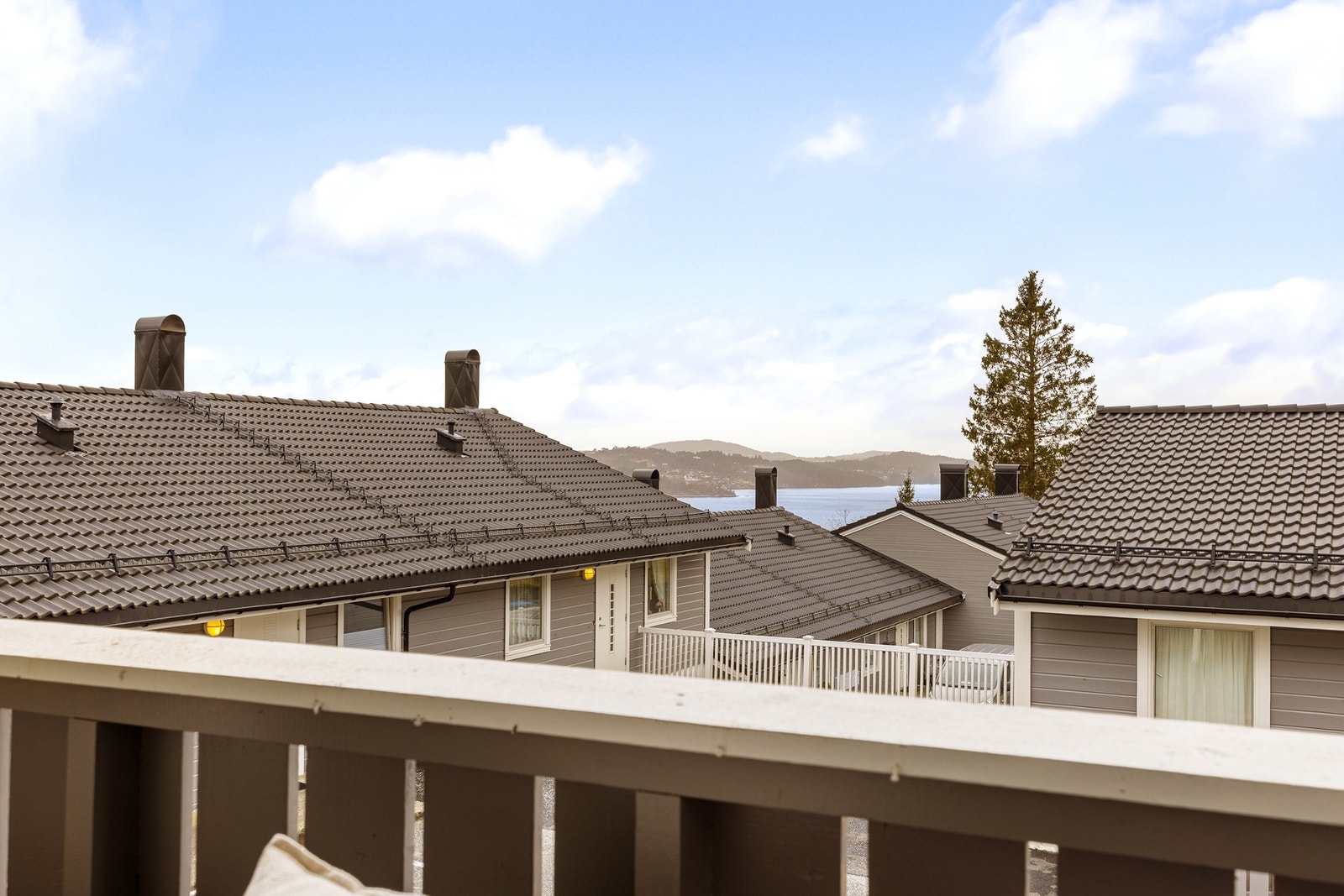 Fra balkongen er det også en sjøgløtt! Galleribilde