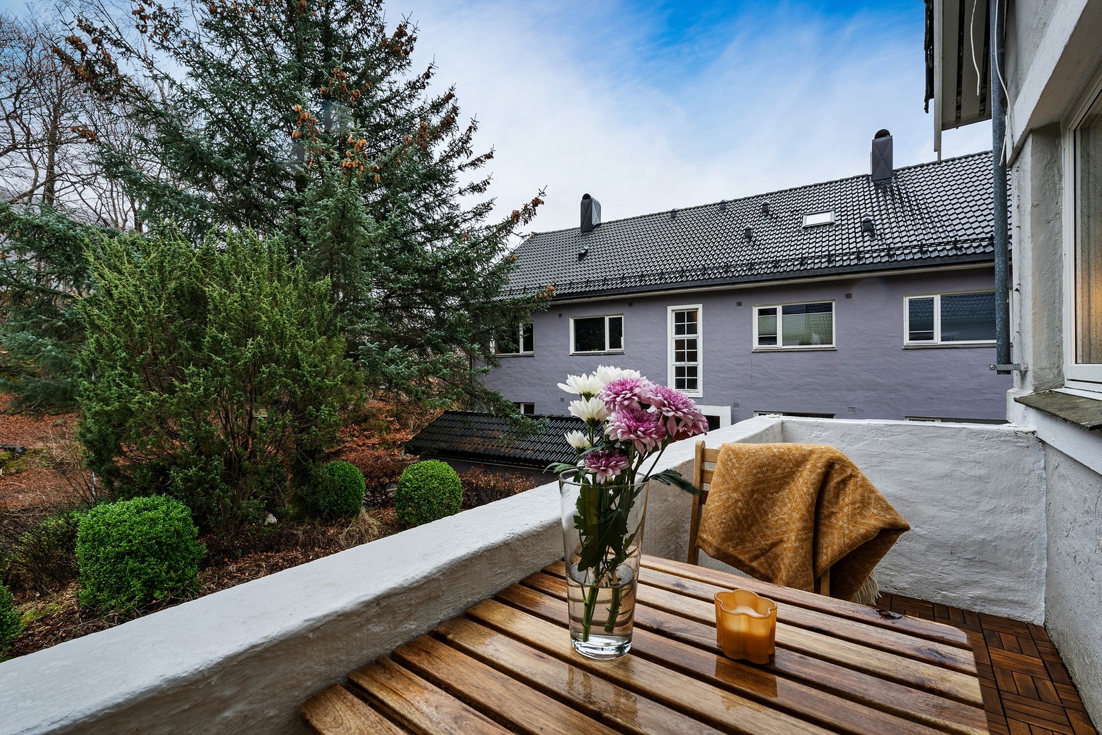 Her kan du nyte solen fra kl. 9-15 midtsommer. Galleribilde