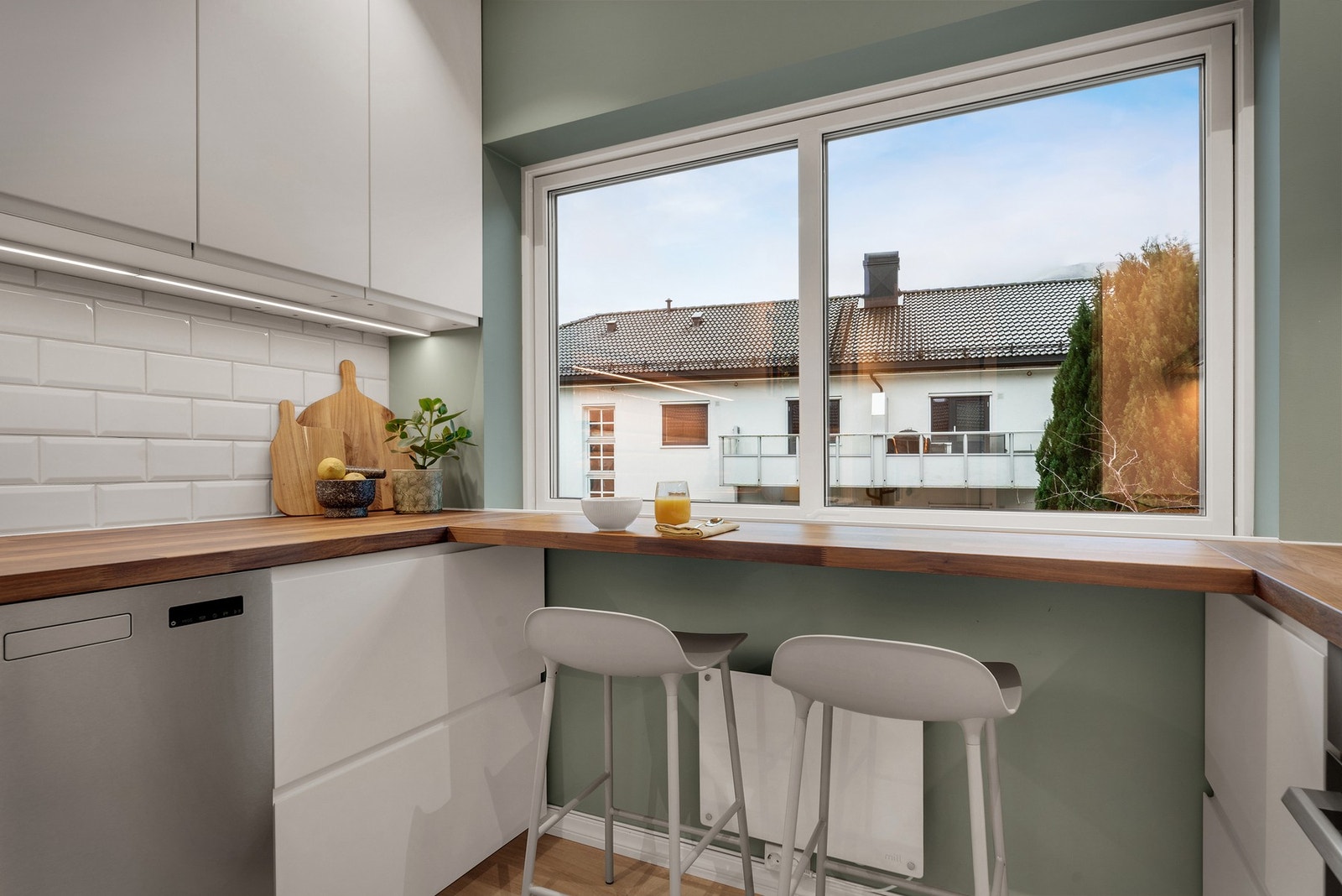 Se så vakkert lysinnslipp på kjøkkenet! Galleribilde