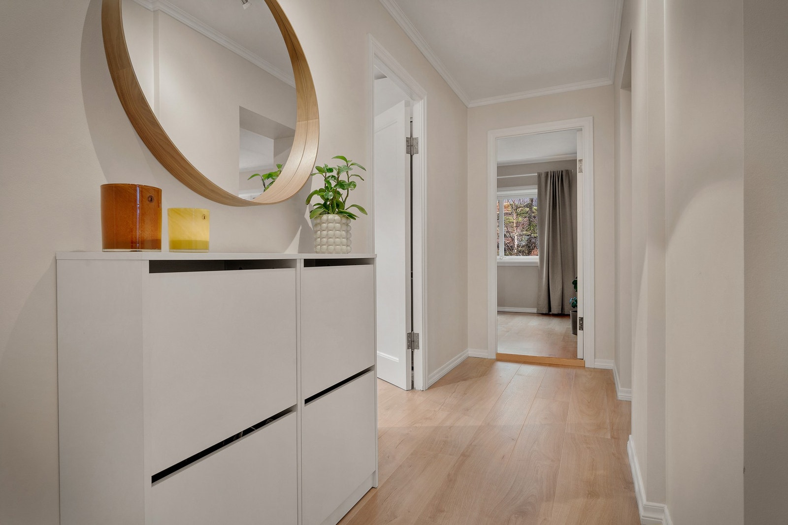 Praktisk gang med mulighet for garderobeløsning. Galleribilde