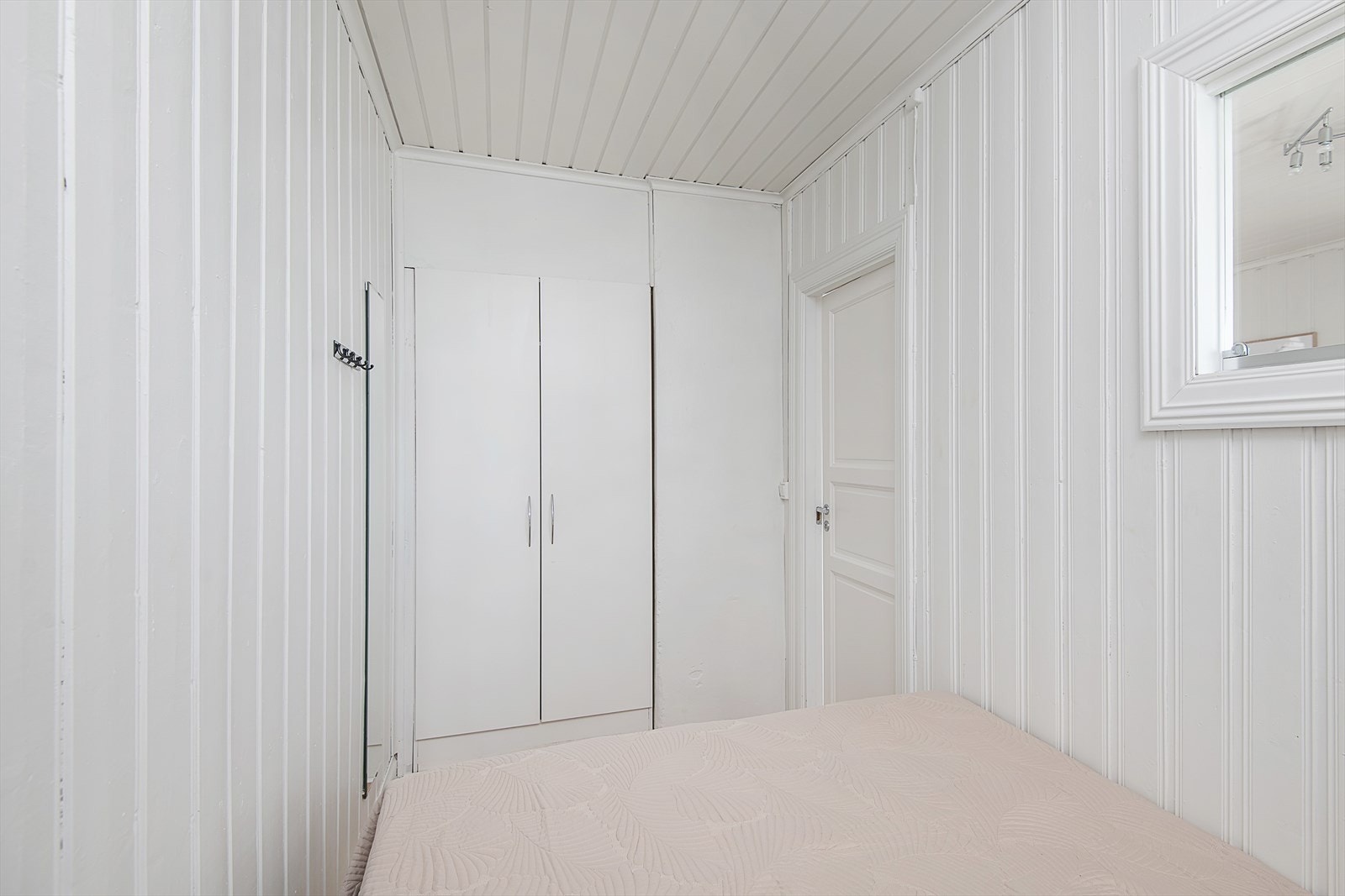 Garderobeskap på soverom Galleribilde