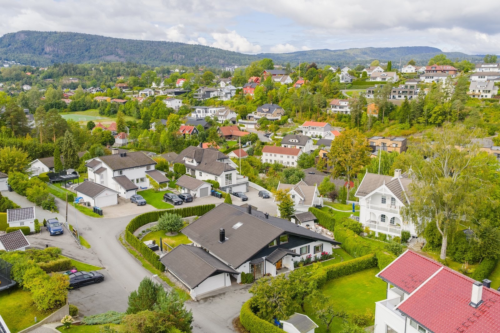 Nabolaget består hovedsakelig av villabebyggelse. Galleribilde