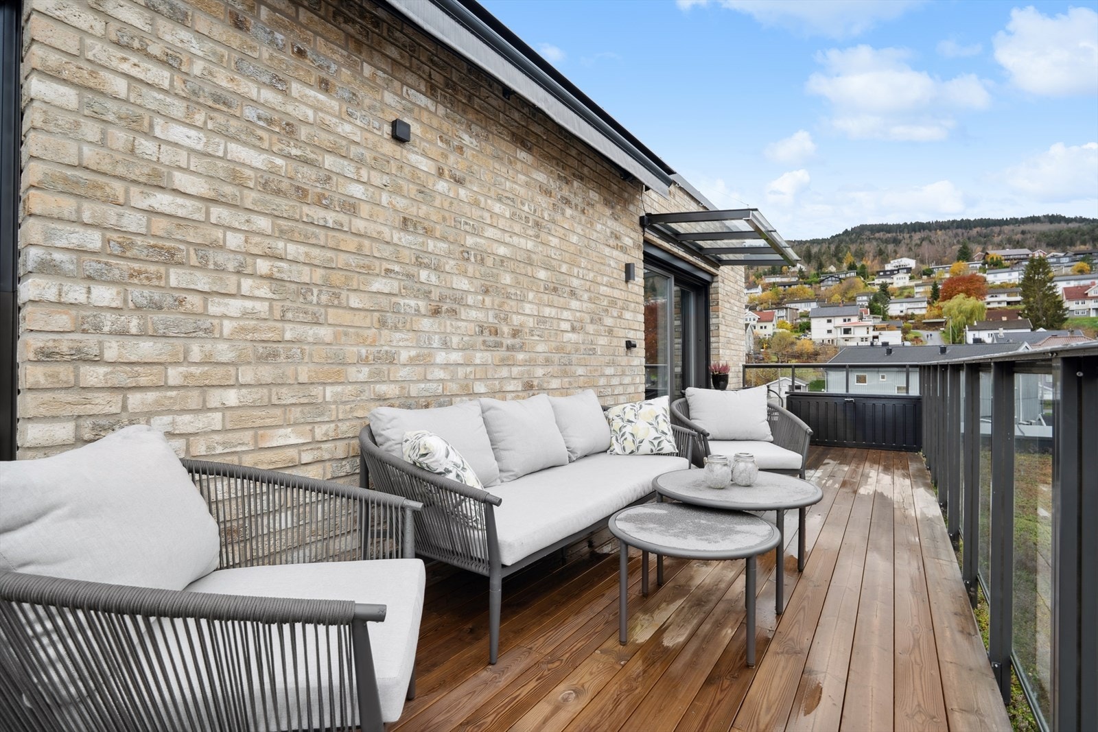 Utgang fra stuen i 3. etasje til flott takterrasse Galleribilde