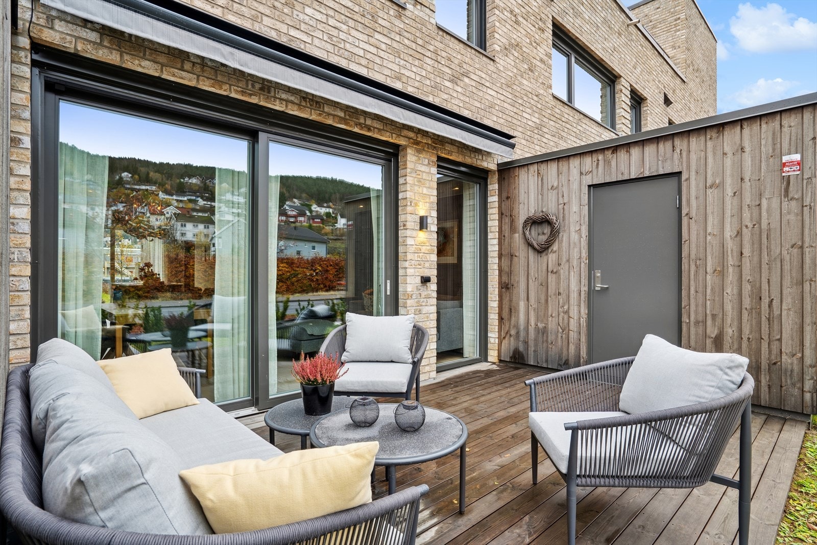 Tilgang til isolert og praktisk bod fra uteplassen Galleribilde