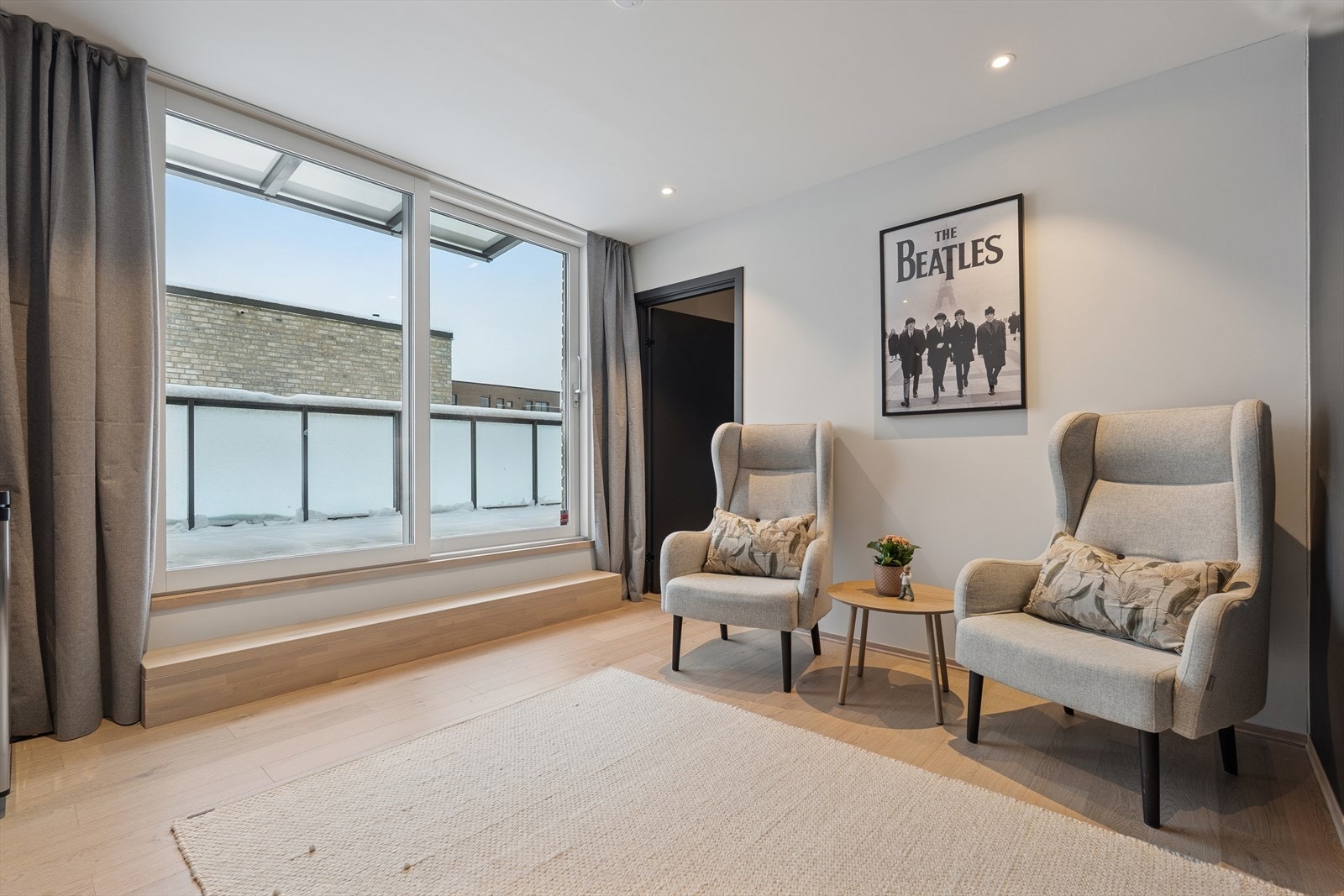 Opprinnelig var det åpent ut til trapperommet, så veggen kan ev. enkelt fjernes om man ønsker Galleribilde