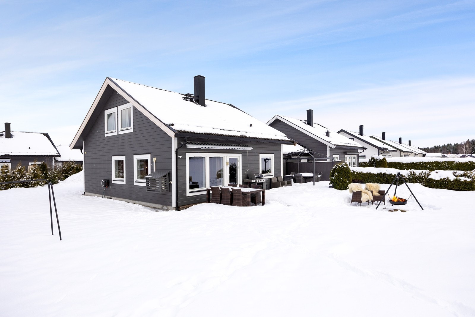 Eiendommen ligger attraktivt til på et etablert boligområde på Aurskog. Galleribilde