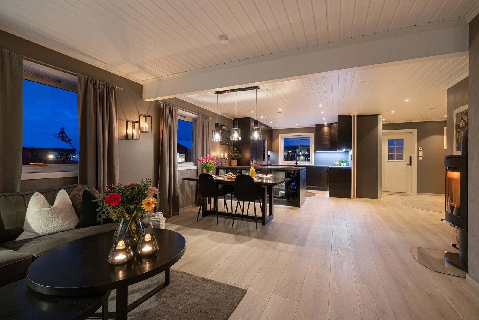 Lun kveldsstemning. Galleribilde