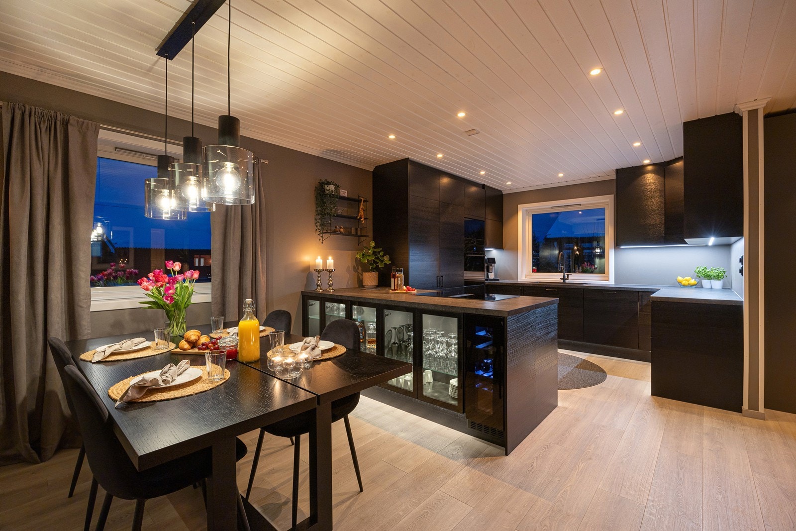 Lun kveldsstemning. Galleribilde