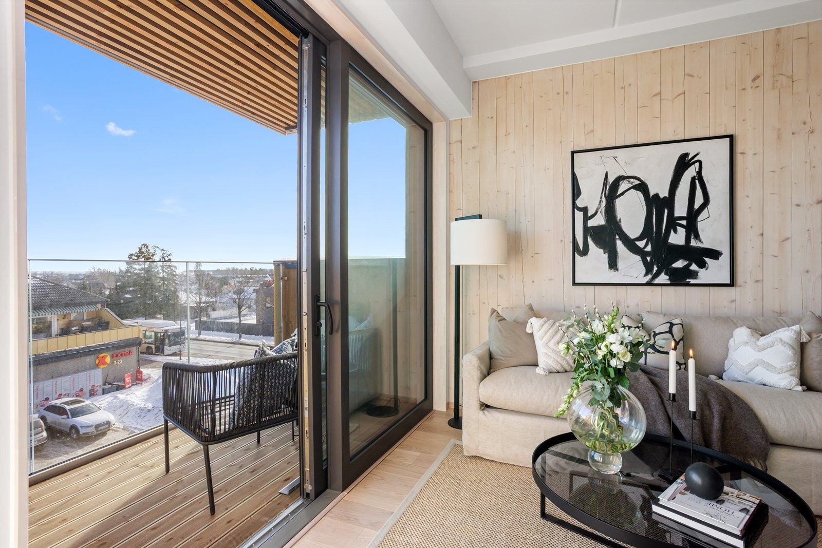 Leiligheten er arealeffektiv hvor god takhøyde, åpne løsninger og smart layout særpreger hjemmet. Galleribilde