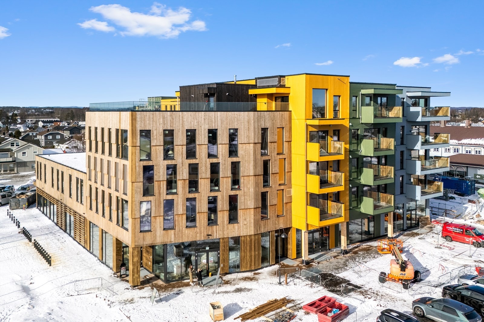 Leiligheten er beliggende i det nyoppførte Tolvsrød Torg - "midt i smørøyet" på populære og sentrale Tolvsrød. Galleribilde