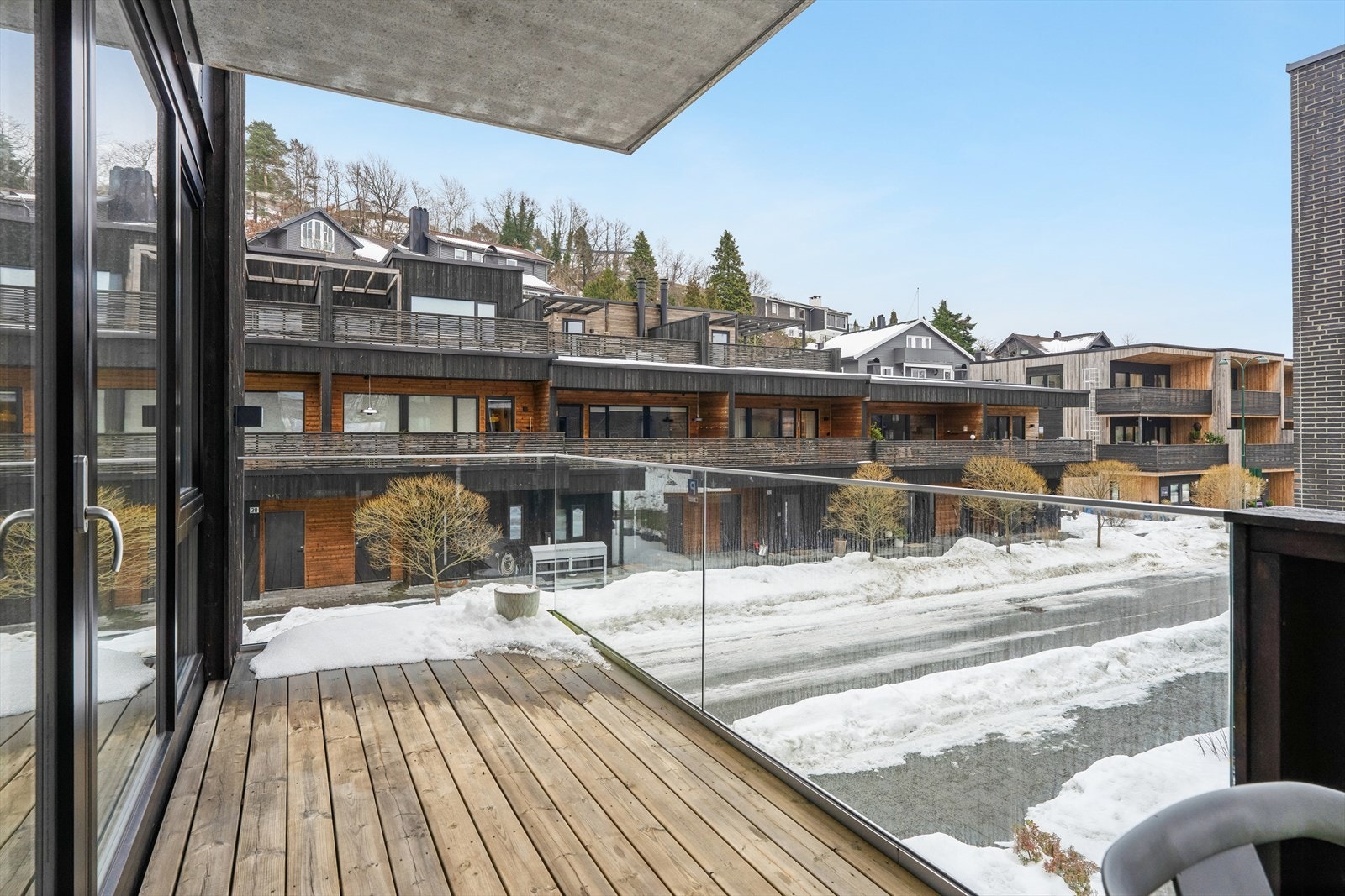 Balkong vist slik den fremgikk februar-26 uten 3-D styling Galleribilde