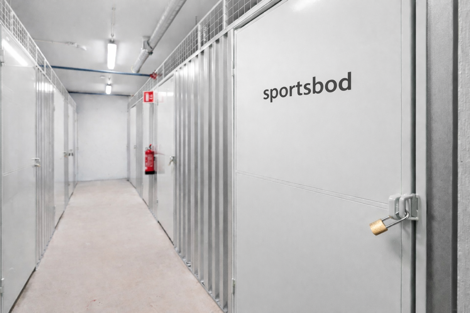 Foto som viser sportsboder i kjelleren Galleribilde