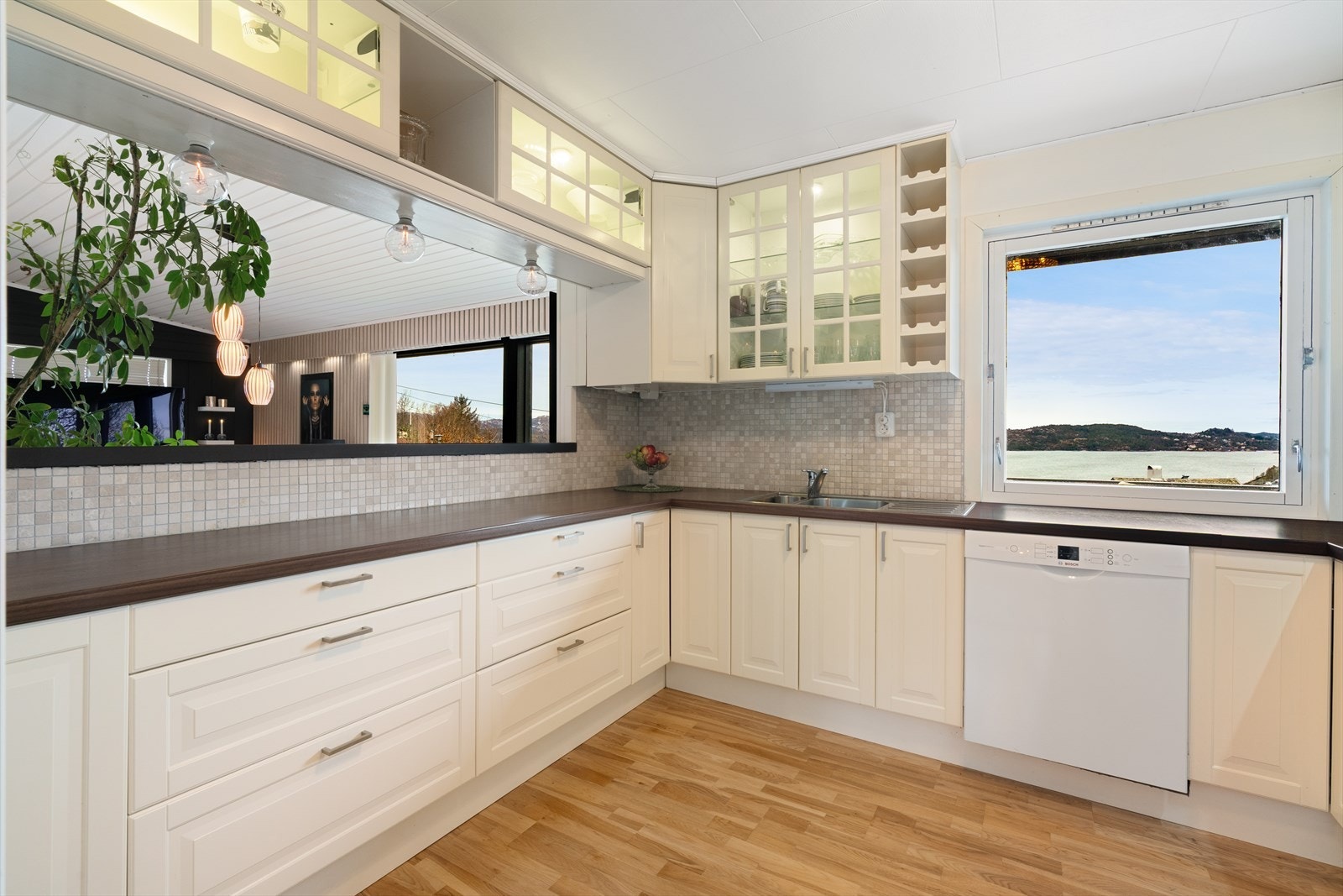 Her er det god skap- og benkeplass Galleribilde