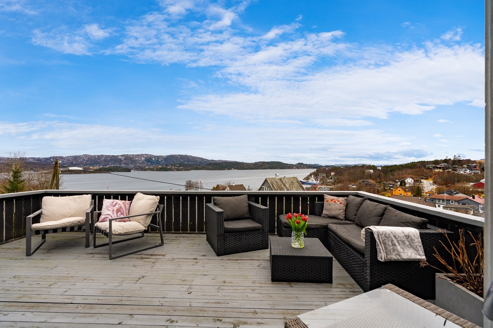 Fantastisk utsikt over Raunefjorden og mot Sotra Galleribilde