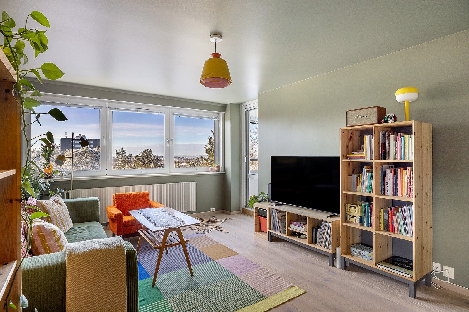 Naveed Iqbal v/OBOS Eiendomsmeglere har gleden av å presentere Haugerudveien 84! Foto: Junaid Hanif Galleribilde