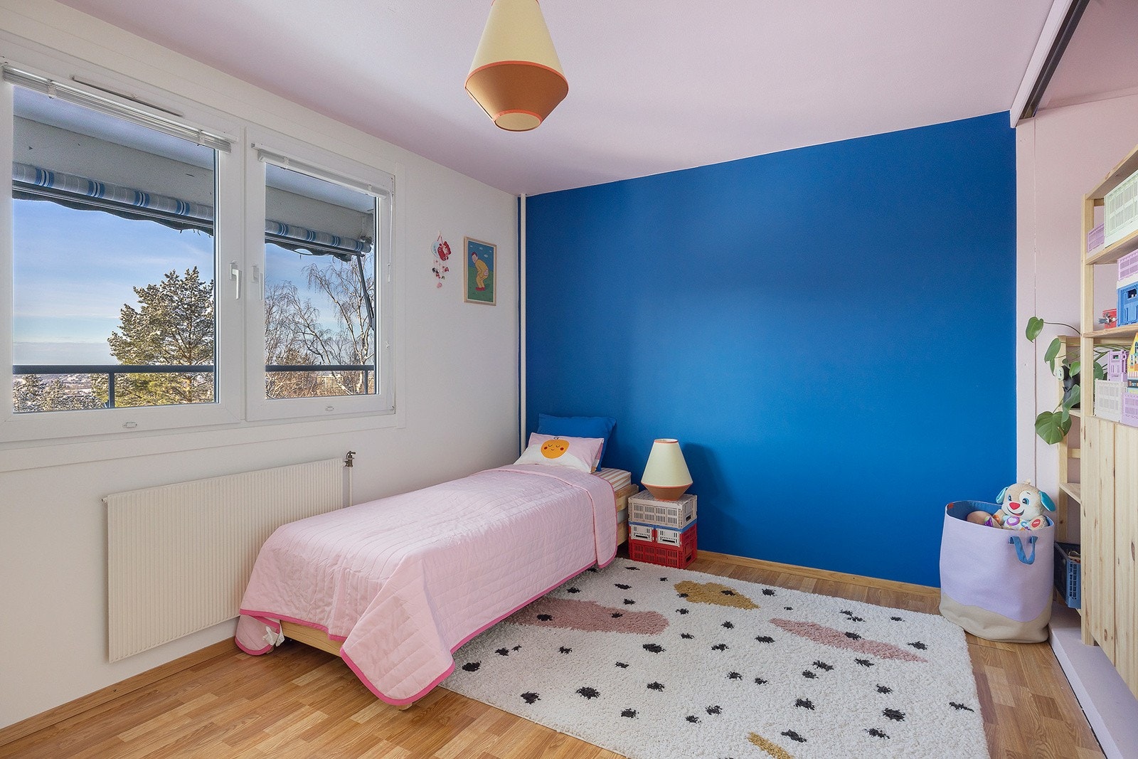 Soverom nr. 2 er også av god størrelse. Kan benyttes som både barnerom/kontor Galleribilde