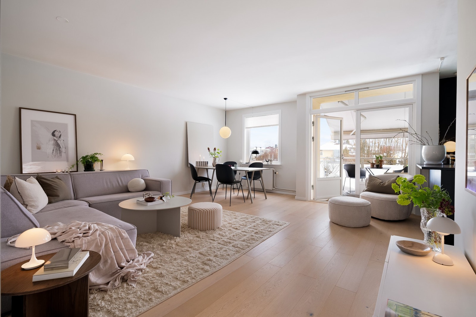 Velkommen til Christophers vei 4 og denne superdelikate 3-roms toppleiligheten med masse lys og sol på balkongen! Galleribilde