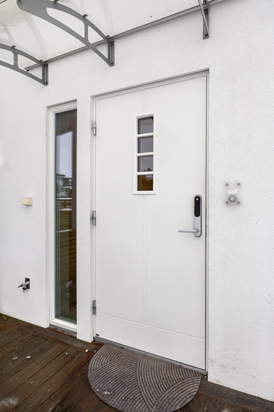 Inngangspartiet er praktisk overbygd. Galleribilde