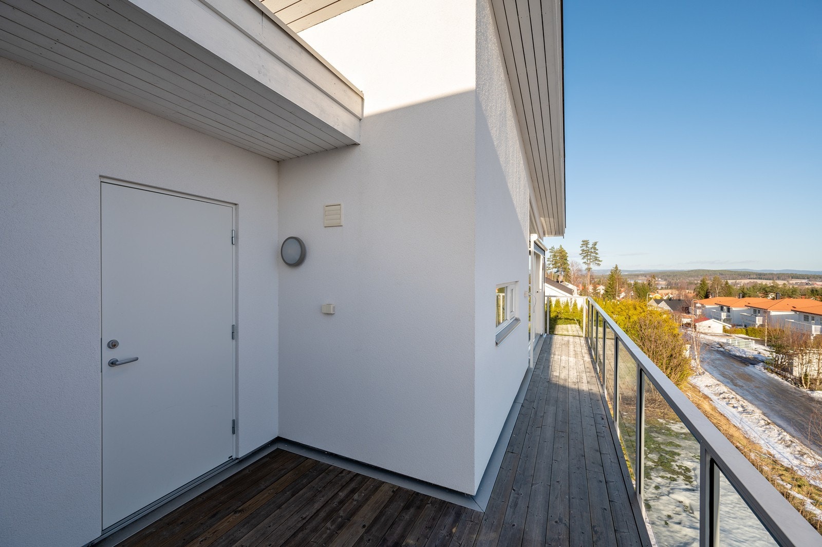 Lun og fin uteplass. Galleribilde