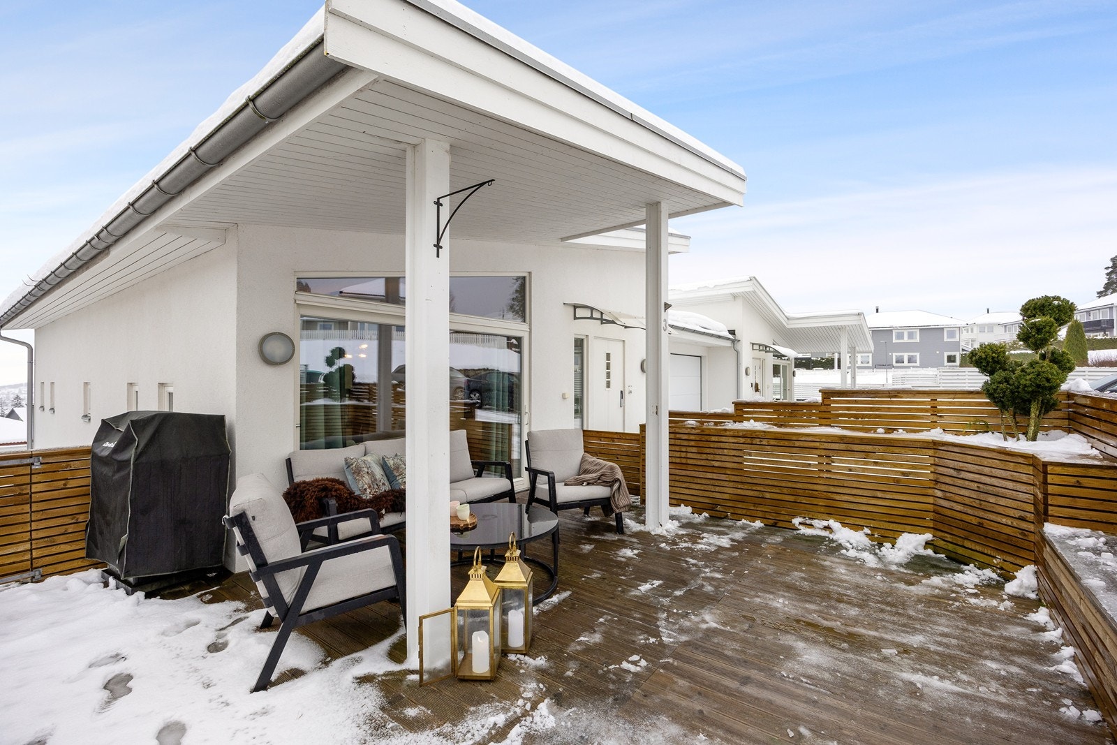 Det er god plass til utegrupper og grill. Galleribilde