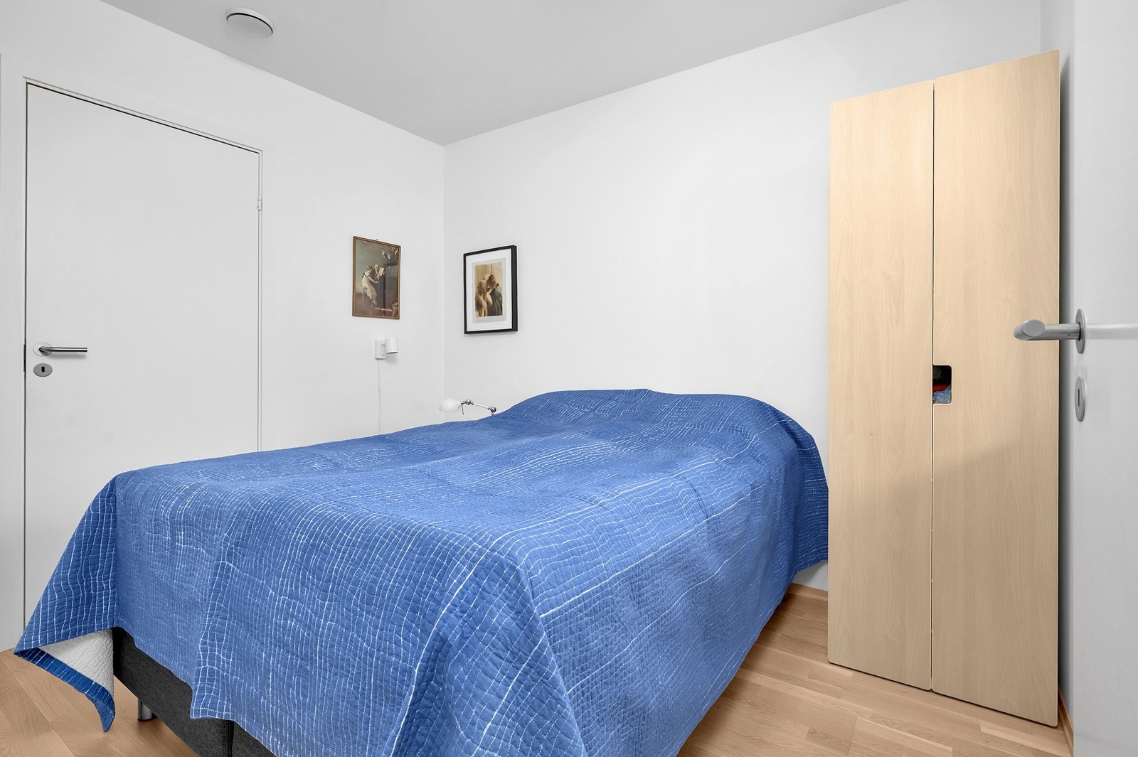 Soverom 2. Direkte adgang til bod/teknisk rom med opplegg til vaskerom. Galleribilde