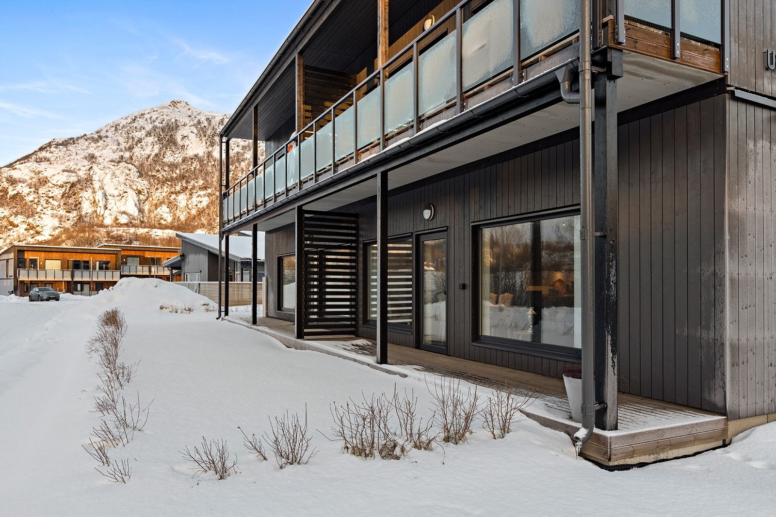 Boligen ligger i 1.etg. og har utgang til terrasse Galleribilde