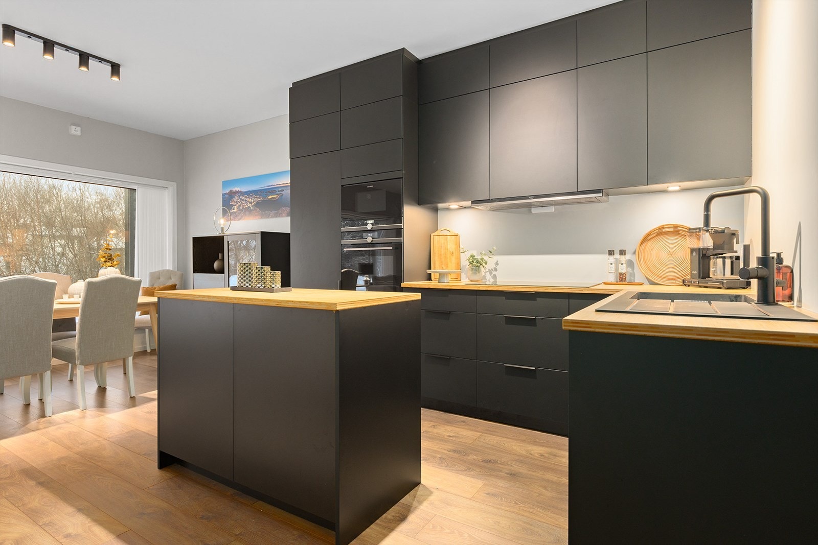 Meget pen 3-roms endeleilighet med Carport Galleribilde