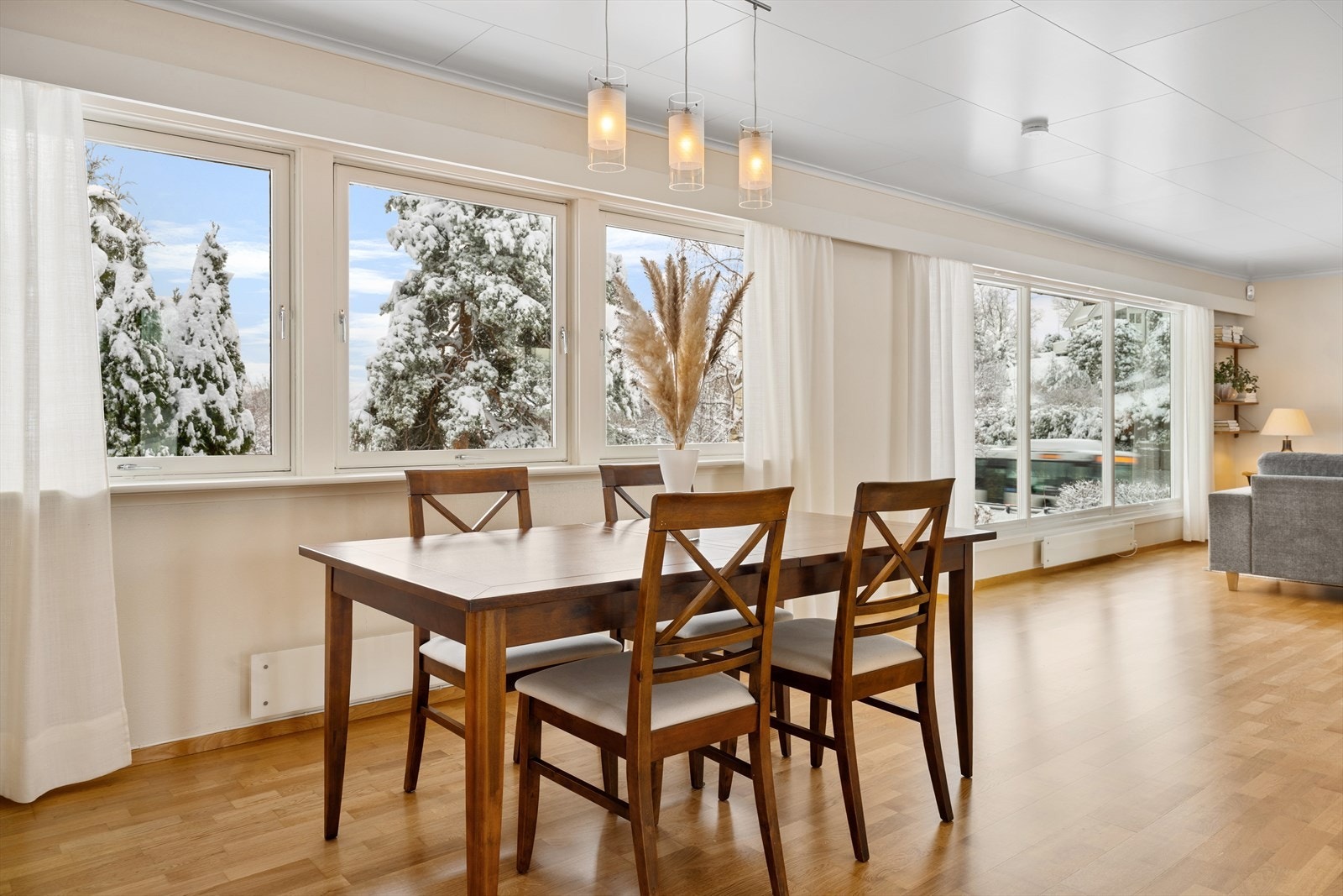 Stor og romslig stue Galleribilde