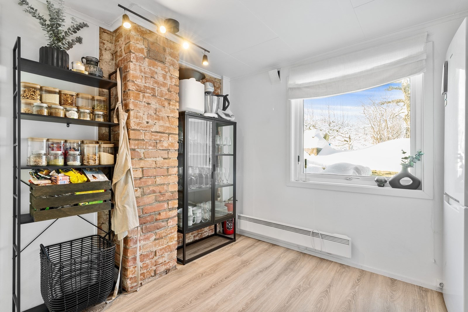 Stilig teglsteinsmur på kjøkkenet Galleribilde