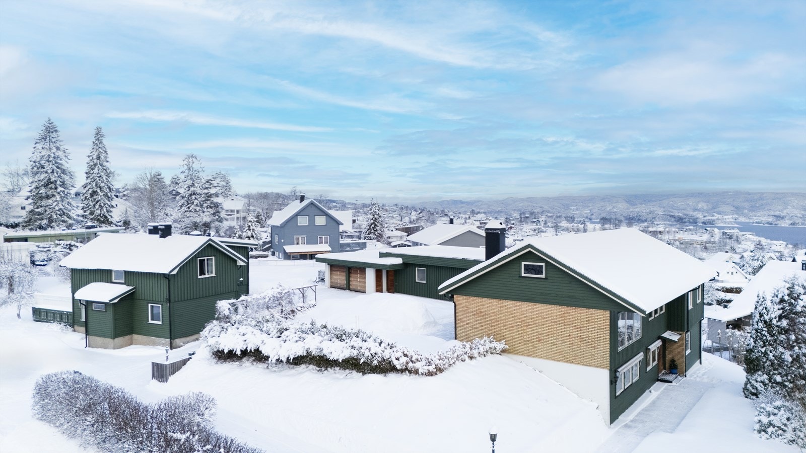 2 eneboliger med sentral og attraktiv beliggenhet Galleribilde